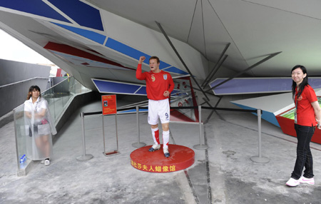 'Rooney' welcomes visitors at British Pavilion