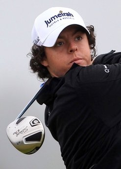 McIlroy rips through a defenseless Old Course