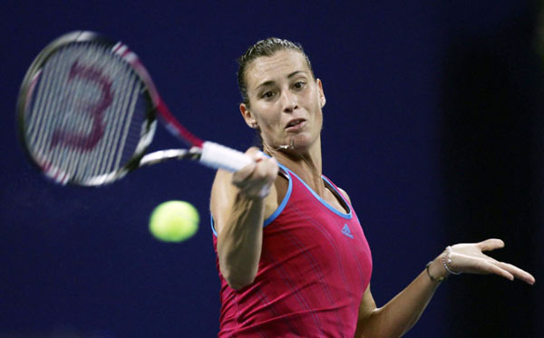 Gritty Pennetta shocks Wozniacki to reach China Open semis