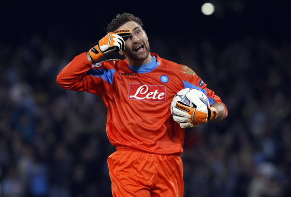 De Sanctis the hero as Napoli hold Bayern