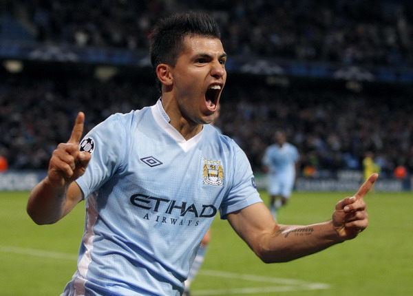 Late Aguero winner sends Man City wild