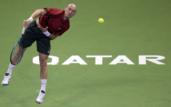 Rampant Federer crushes Davydenko in Doha