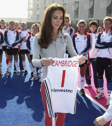 Kate cheers for hockey team ahead of Olympics