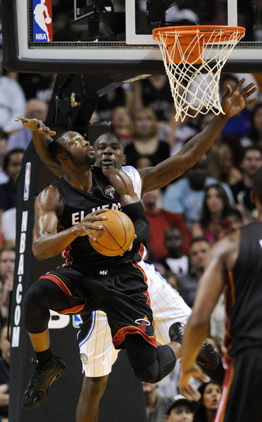 Wade to the rescue as Heat beat Magic