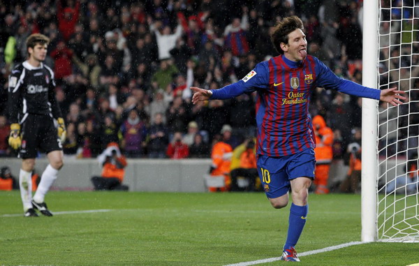 Messi puts Barca within five points of Real