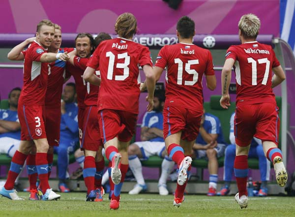 Czech Republic beat Greece 2-1 with 2 early goals