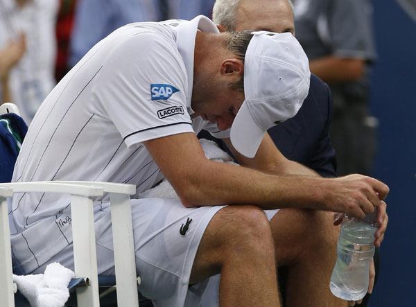 Roddick sent into retirement; Djokovic cruises