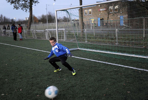 Dead linesman indicates violence in Dutch soccer