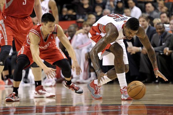 Raptors edges Rockets for first win streak since April