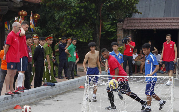 Arsenal caught up in row over Vietnam sponsor