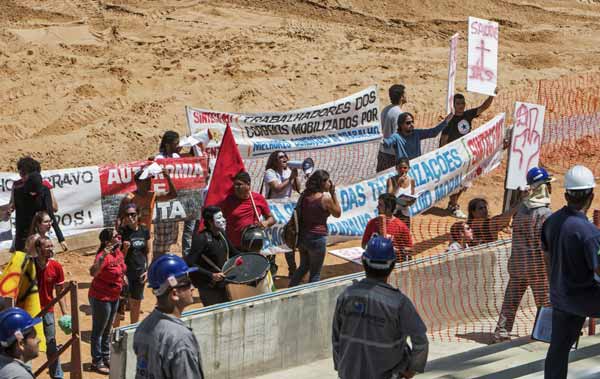 Brazilian protesters disrupt FIFA visit