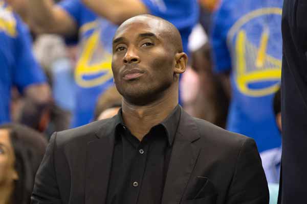 Kobe gets 2-year extension from Lakers