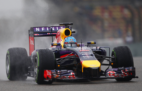 Vettel chafes after orders to let Ricciardo pass