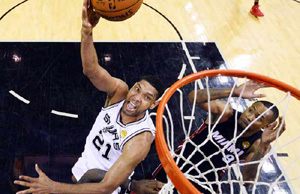 Spurs beat Heat to take 2-1 series lead