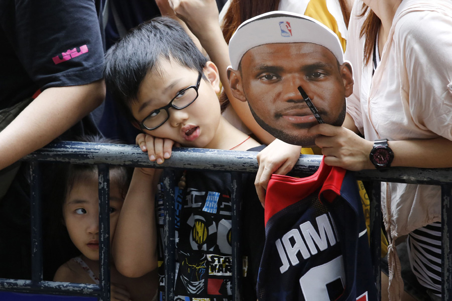 King James tours China