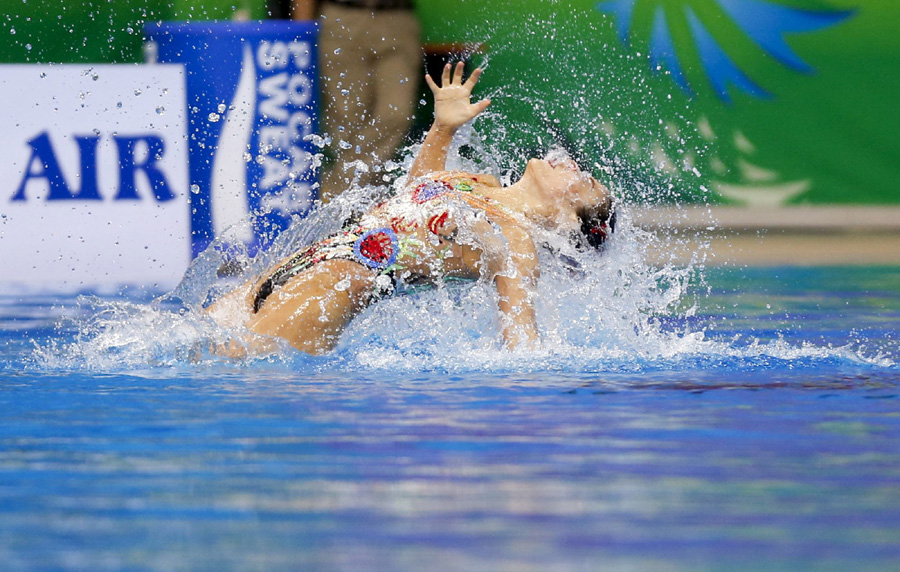 China wins gold in synchronized swimming duets at Games