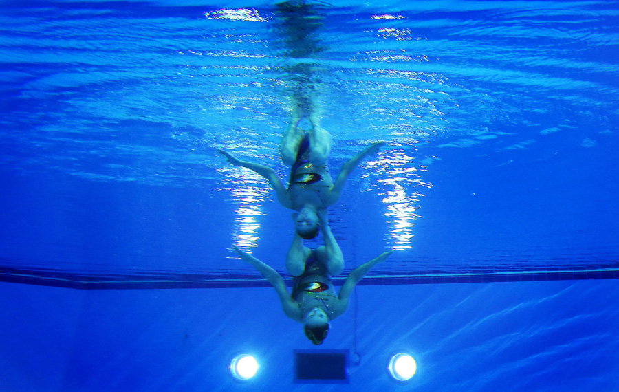 China wins gold in synchronized swimming duets at Games