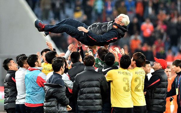 Guangzhou Evergrande clinch 4th straight CSL title