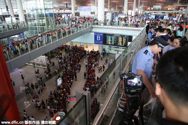 Bayern Munich land in Beijing to begin China tour