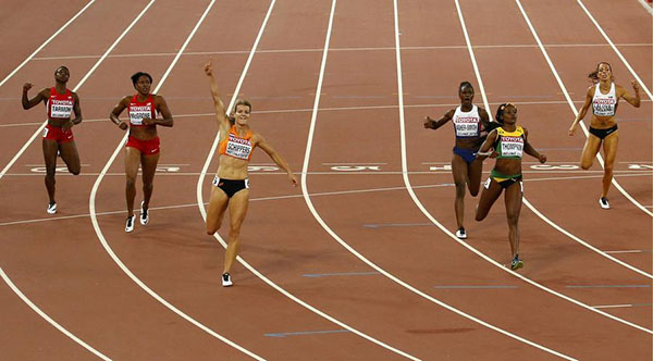 Schippers shifts up a gear to take 200m gold