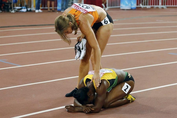 Schippers shifts up a gear to take 200m gold