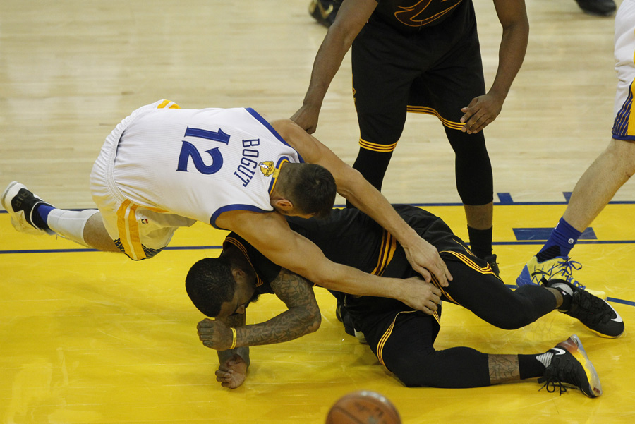 Cavaliers dump Warriors to force Game 6 on home court