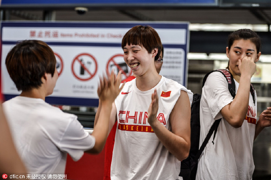 Chinese women's basketball team jets off for training