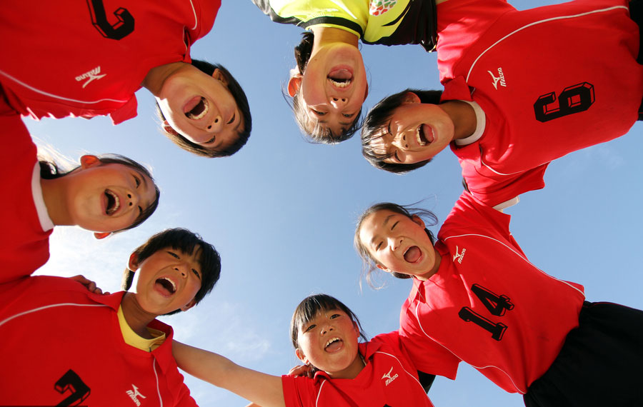 Kids from Gansu get soccer training by Arsenal in UK