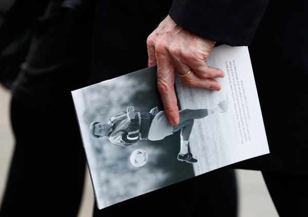 Fans pay tribute to former England soccer manager Graham Taylor