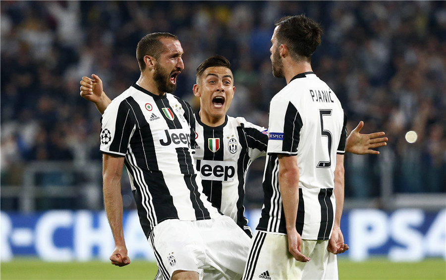 Dybala nets 2 as Juve beats Barcelona 3-0 in Champs League