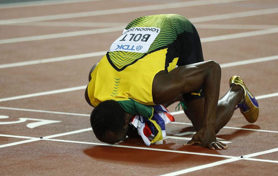 Gatlin stuns Bolt to win 100m world title, Su finishes 8th