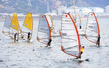 National windsurfing contest opens in SZ