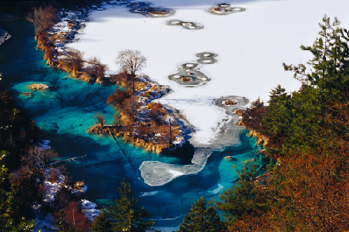 Heavenly beauty of Jiuzhai Valley in winter