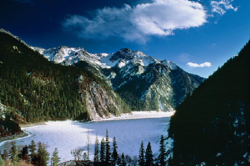 Heavenly beauty of Jiuzhai Valley in winter