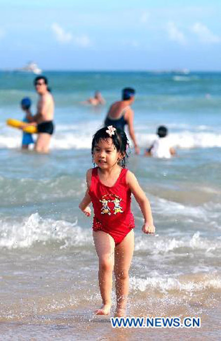 Tourism resumes in Hainan as impact of storm Nock-Ten weakens