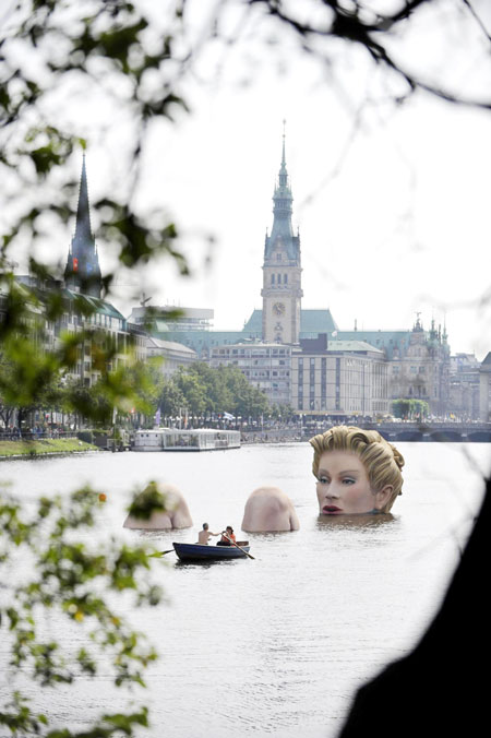 'Mermaid' sculpture created in Hamburg