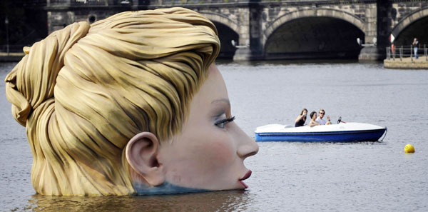 'Mermaid' sculpture created in Hamburg