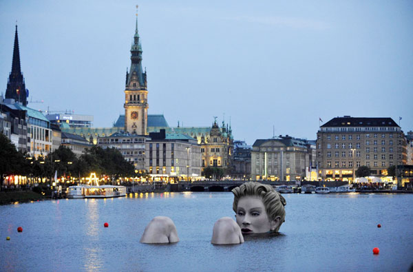 'Mermaid' sculpture created in Hamburg