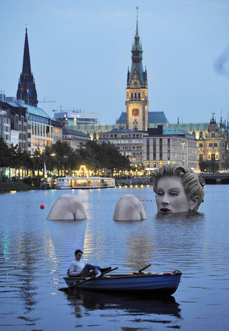 'Mermaid' sculpture created in Hamburg