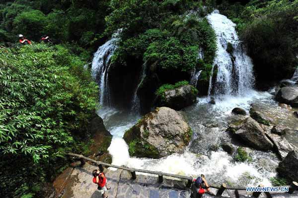 Sight-seeing resort in Xiling Gorge becomes popular tourist site