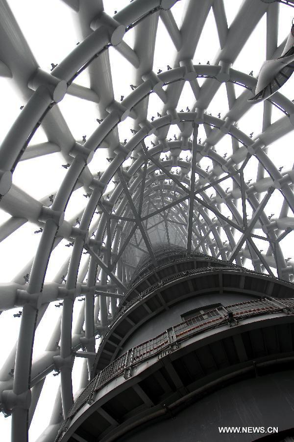 1,000-meter-long Spider Walk of Canton Tower opens