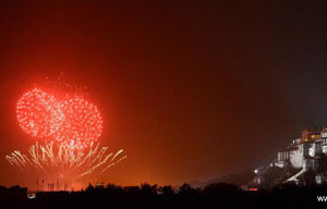 Lhasa receives record number of tourists for Shoton Festival