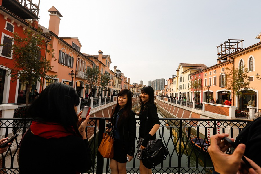 Florence village: shopping Italian style