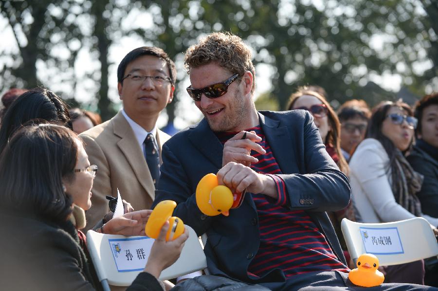 Giant yellow rubber duck to end tour at Summer Palace