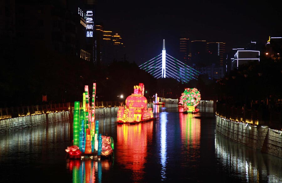 Lantern show kicks off in SW China's Kunming