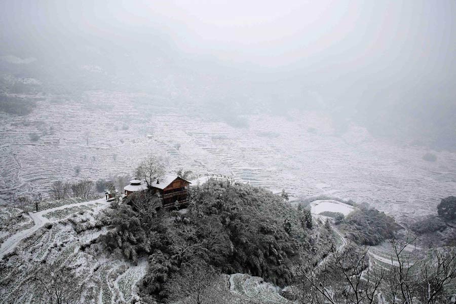 Snow scenery in Wuyuan county, E China