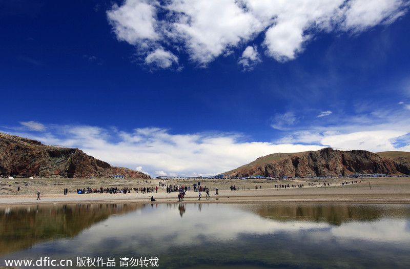 Clear as a mirror: fascinating scenes of China's 7 lakes