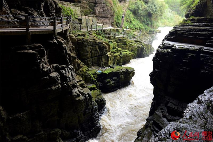 Tenglong Cave in Hubei