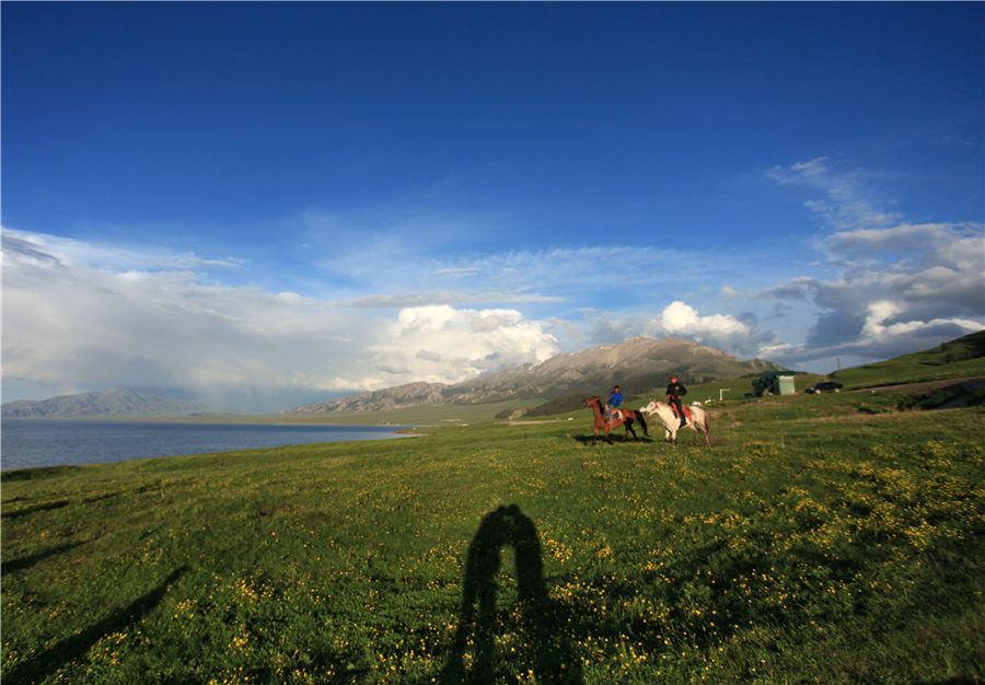 Lovely 'pearl' on the mountain: Sayram Lake