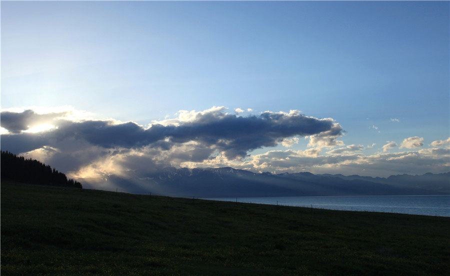 Lovely 'pearl' on the mountain: Sayram Lake